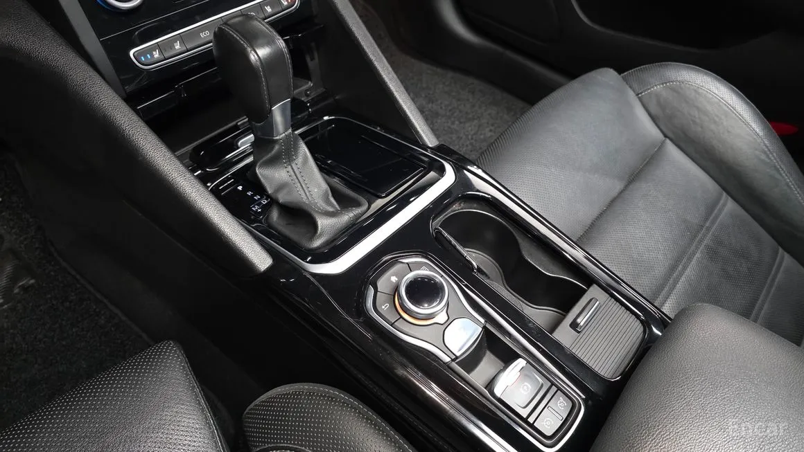 Renault SM6