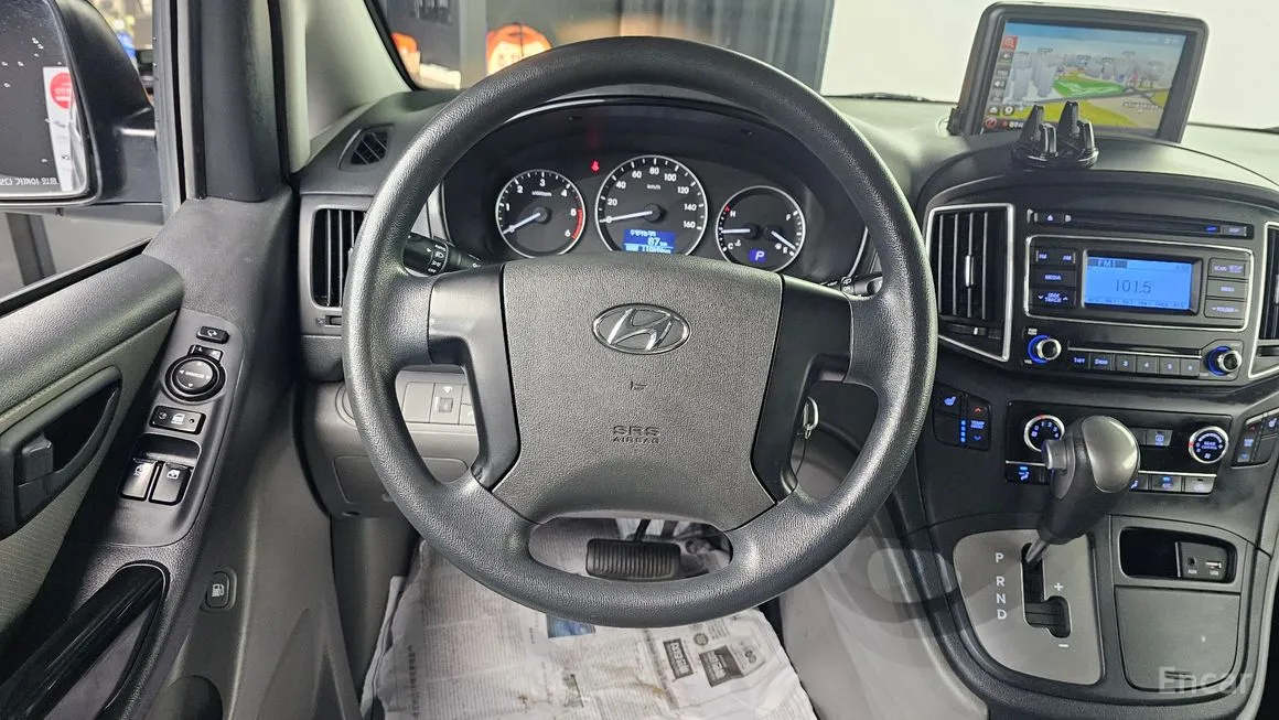 Hyundai Starex