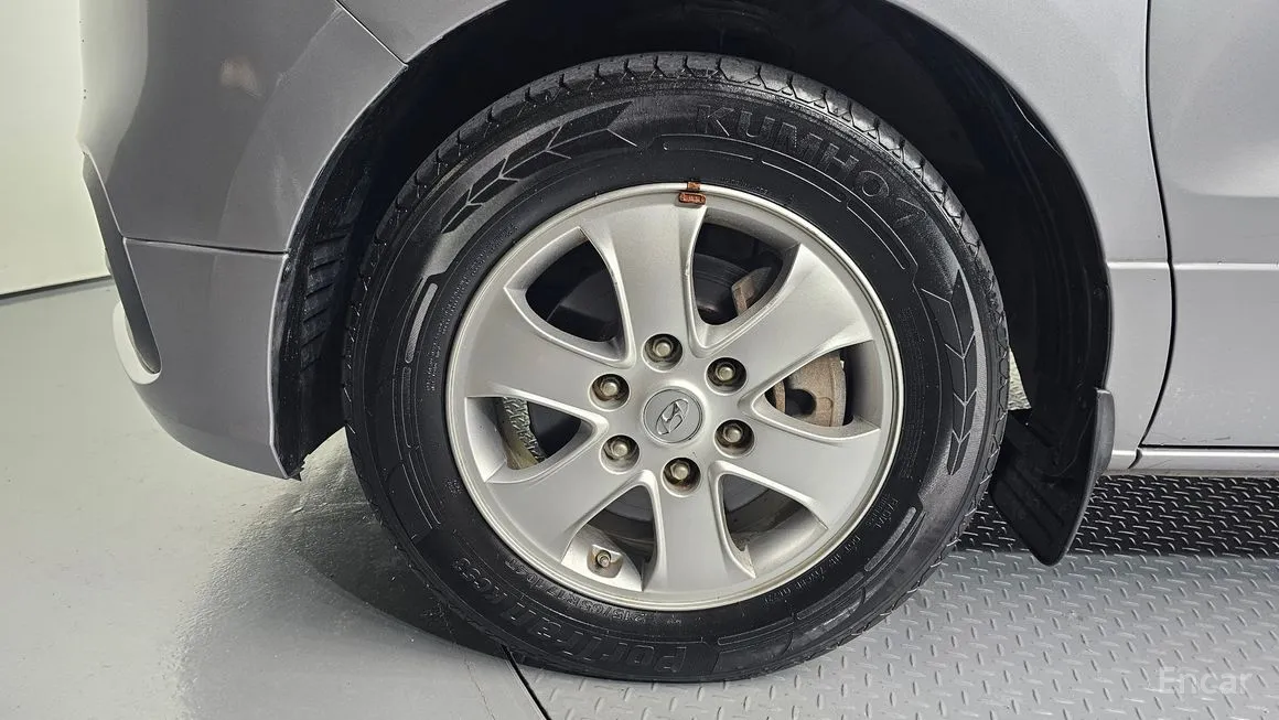 Hyundai Starex