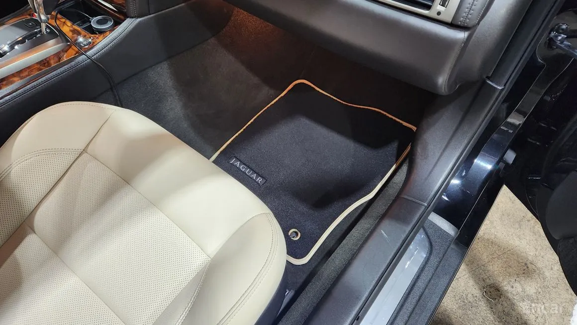 Jaguar XK8