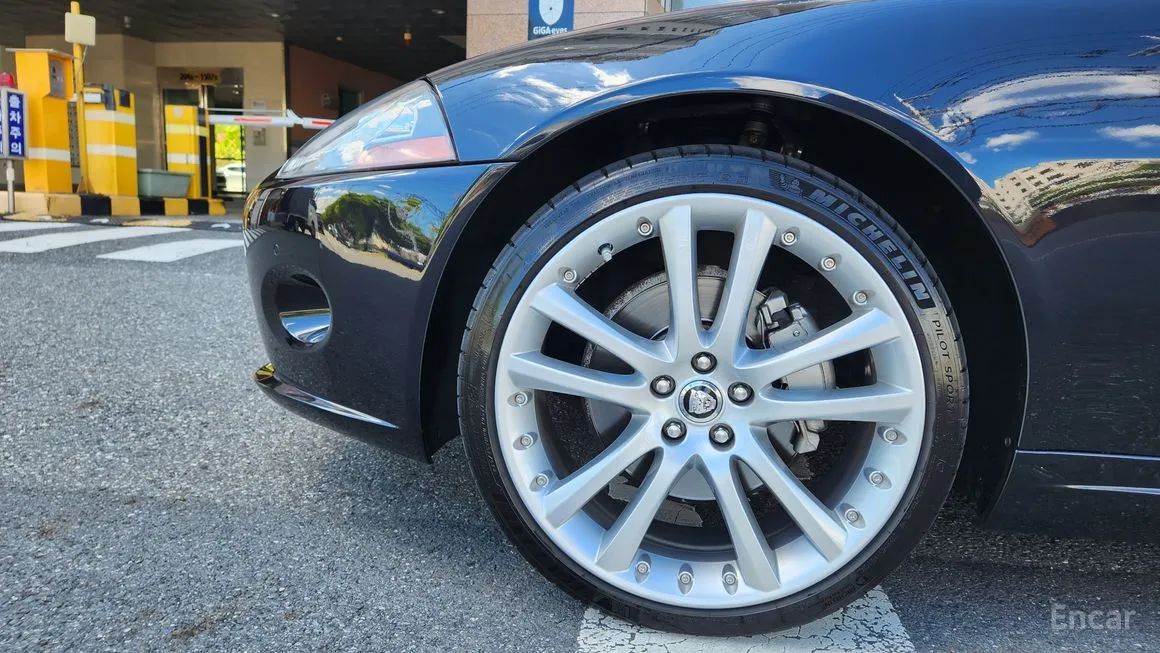 Jaguar XK8