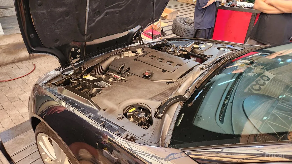 Jaguar XK8