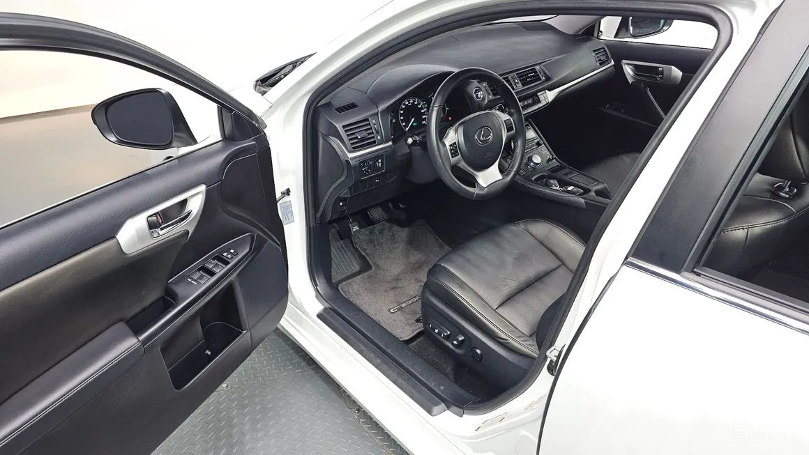 Lexus CT200h