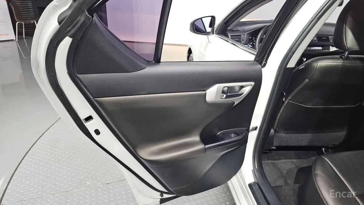 Lexus CT200h