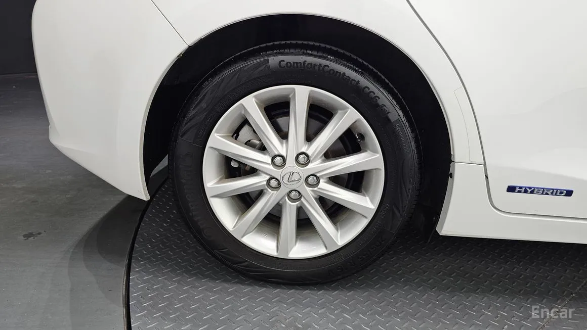 Lexus CT200h