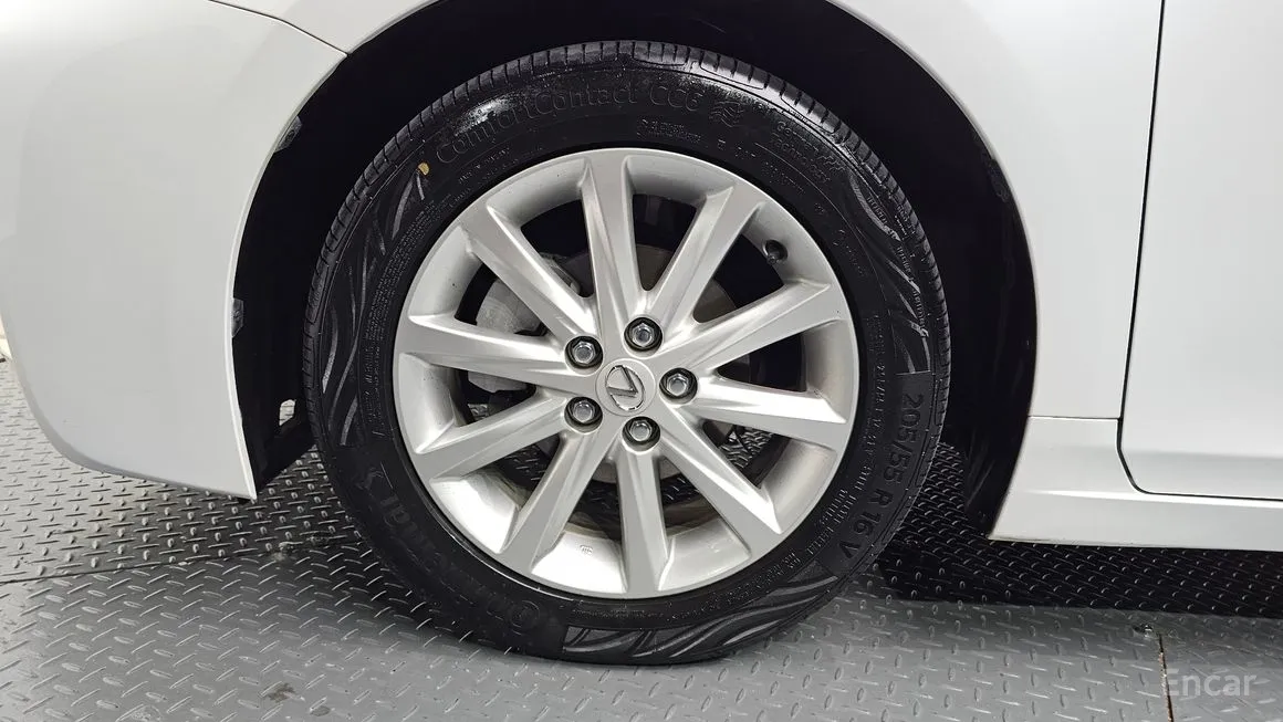 Lexus CT200h