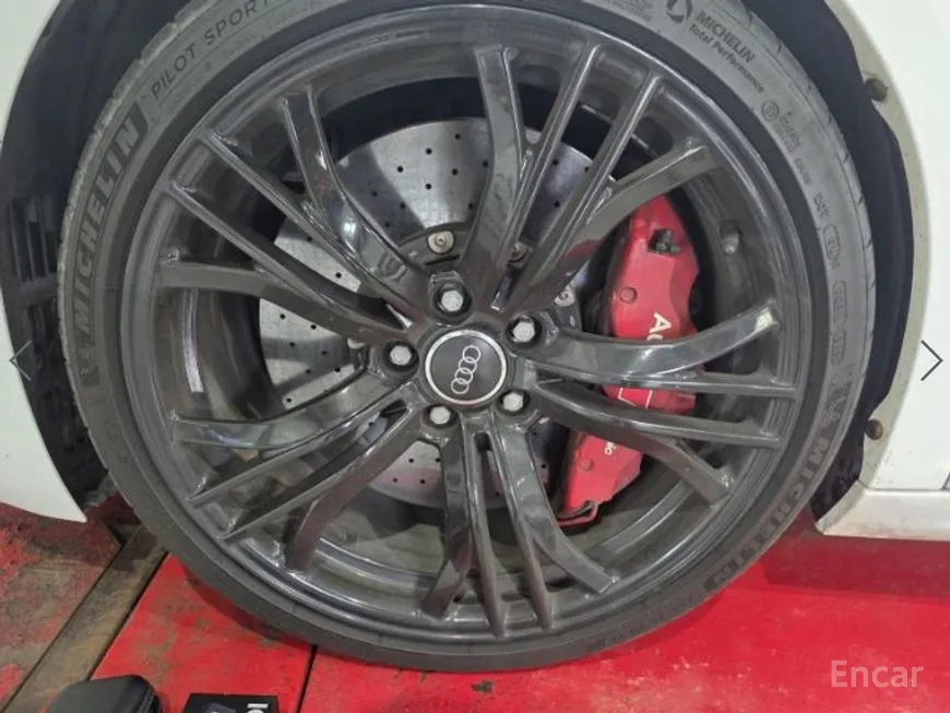 Audi R8
