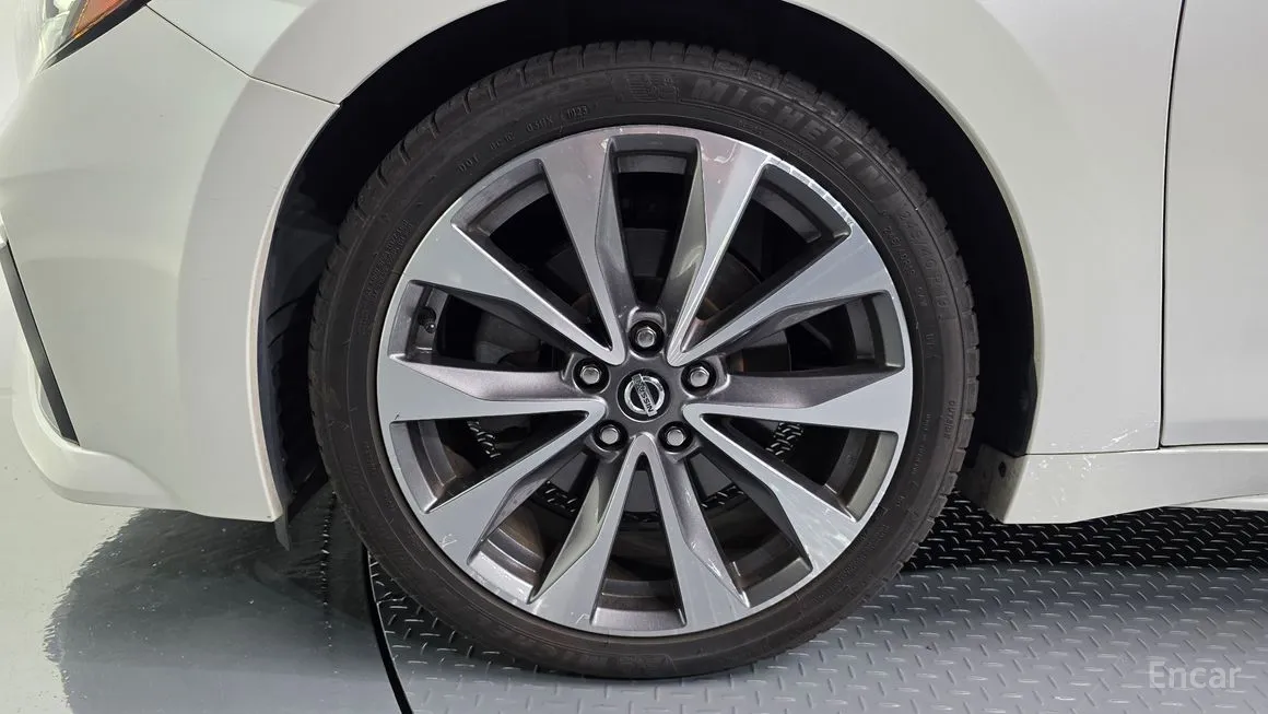 Nissan Maxima