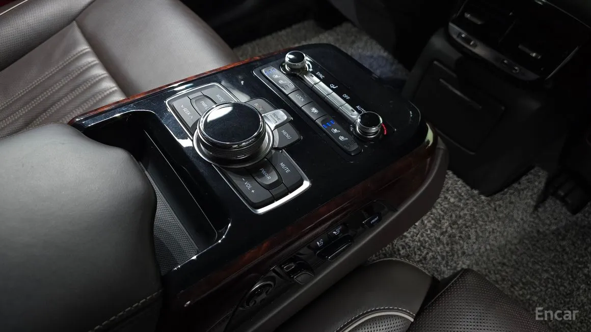Genesis EQ900