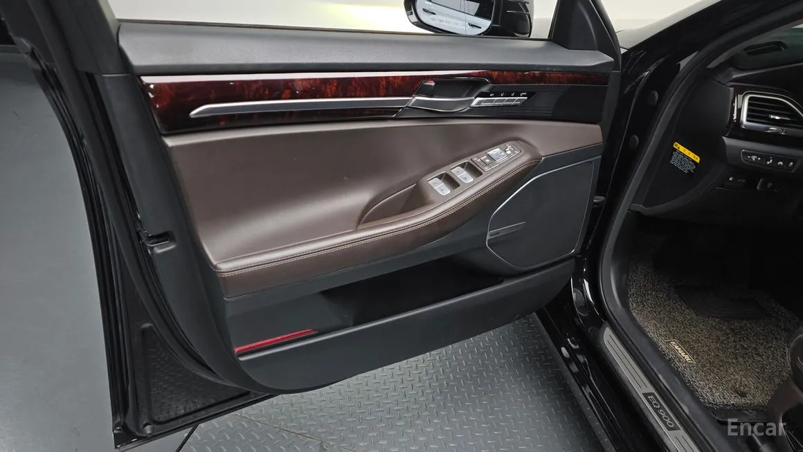 Genesis EQ900