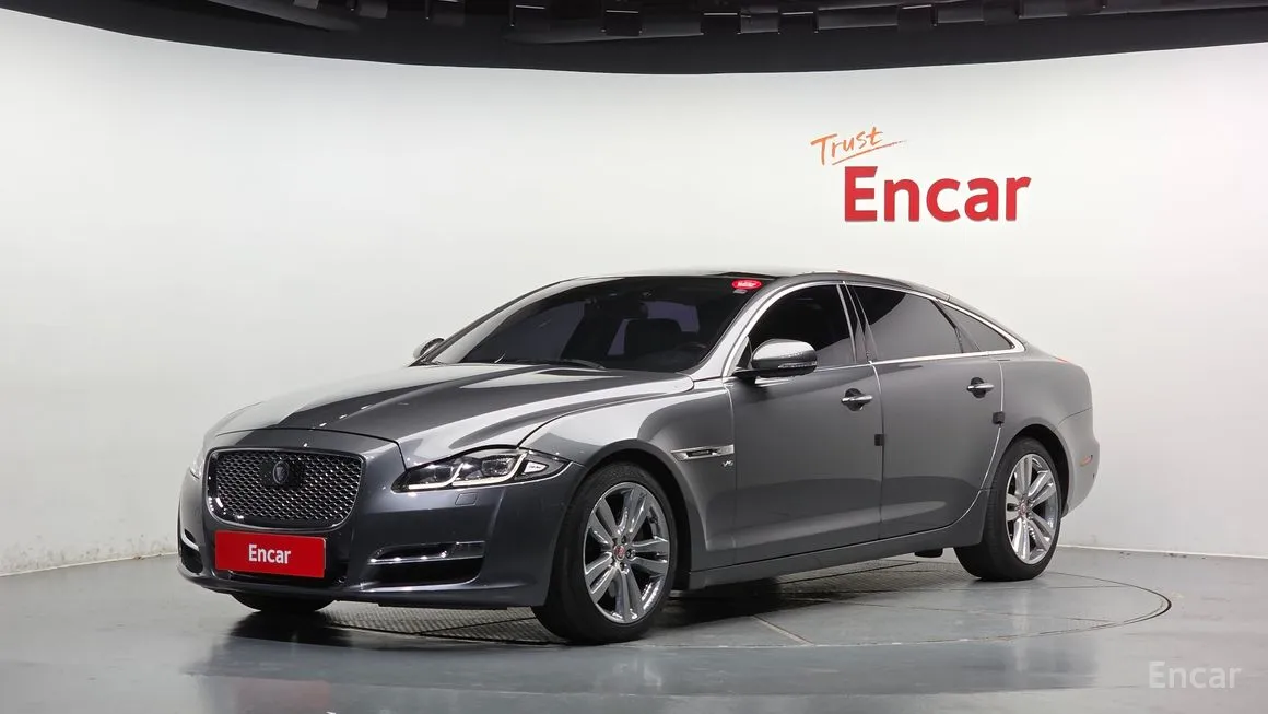 Jaguar XJ
