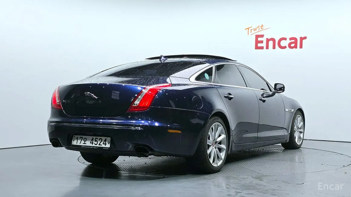 Jaguar XJ