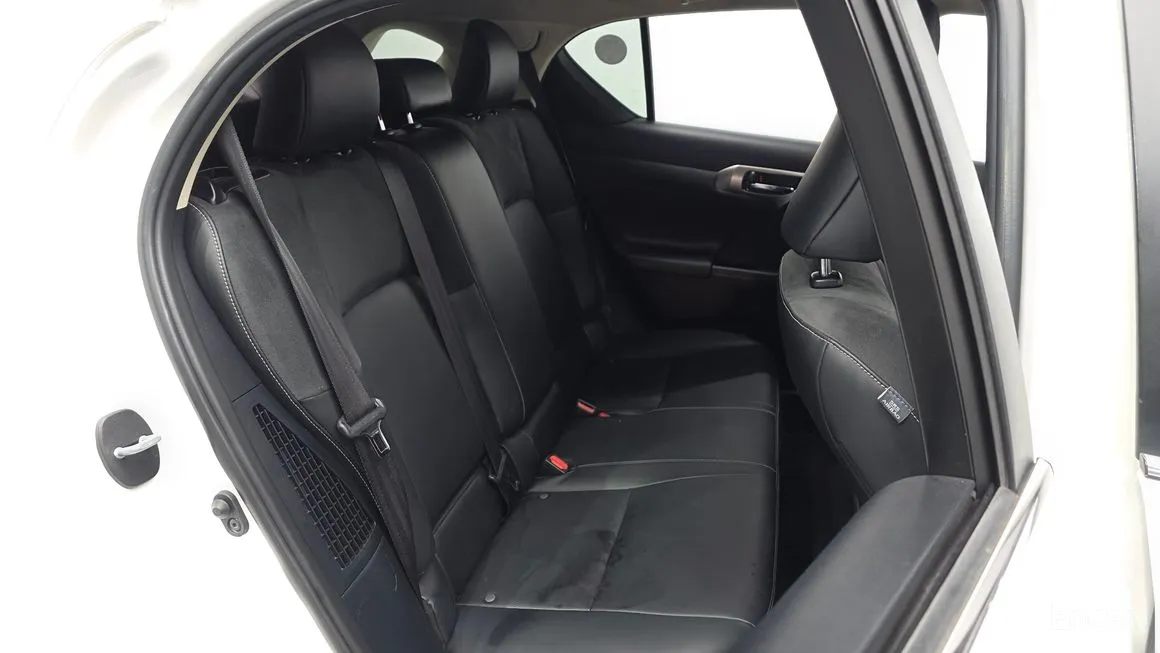 Lexus CT200h