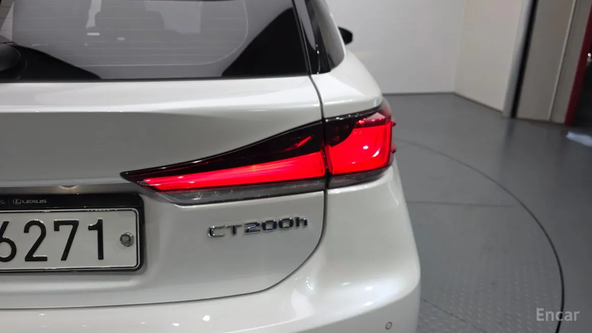Lexus CT200h