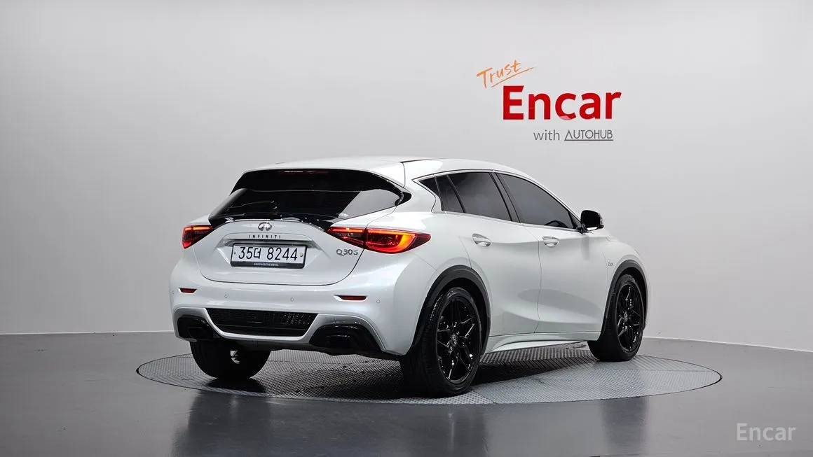 Infiniti Q30