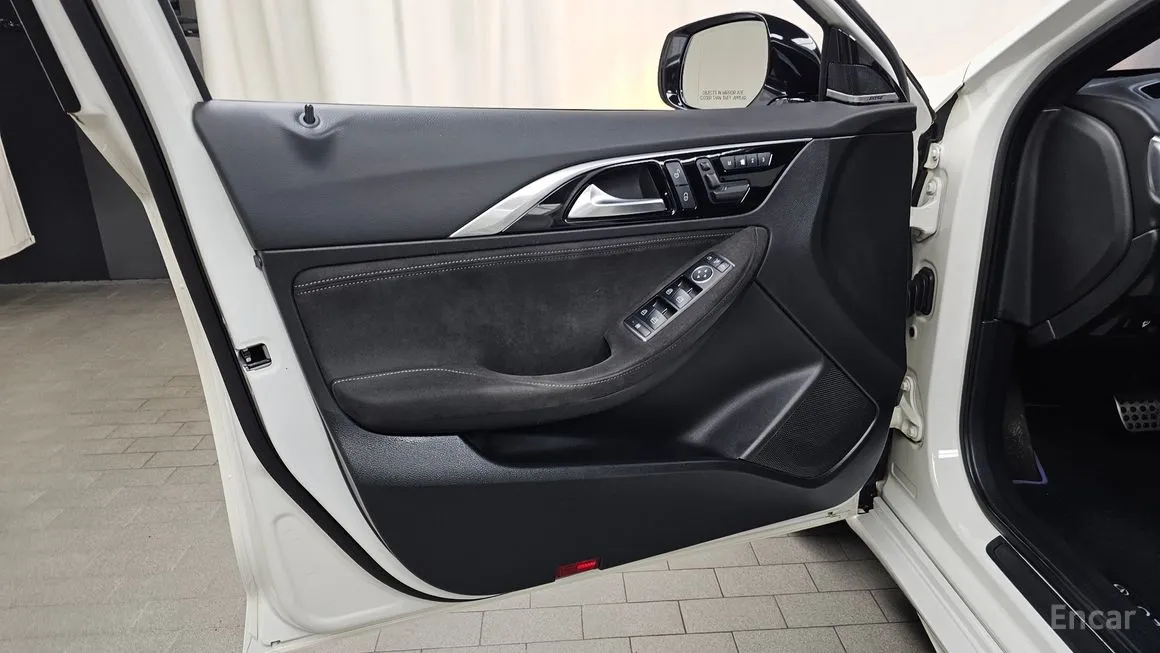 Infiniti Q30