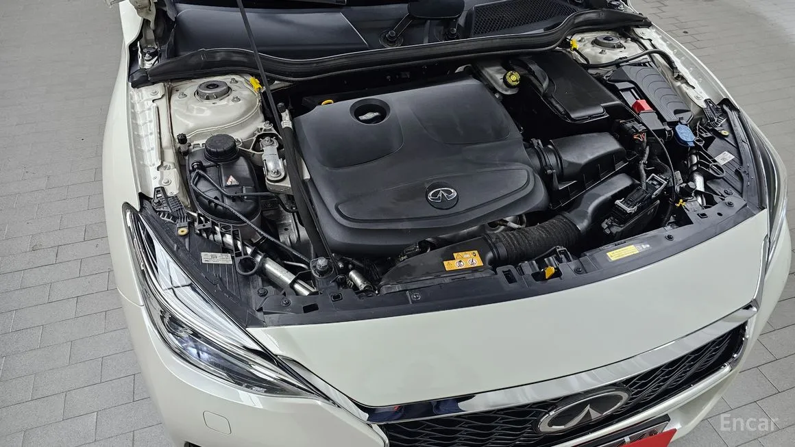 Infiniti Q30