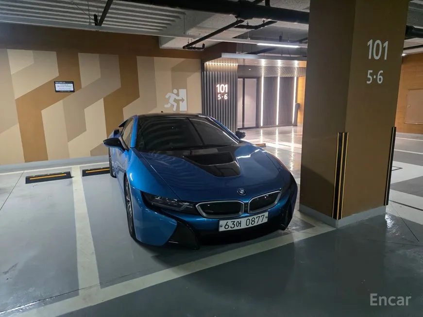 BMW i8
