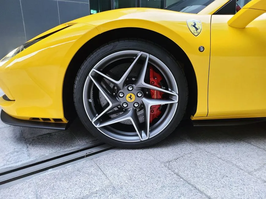 Ferrari F8