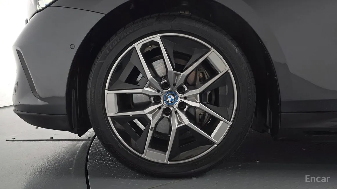 BMW i5