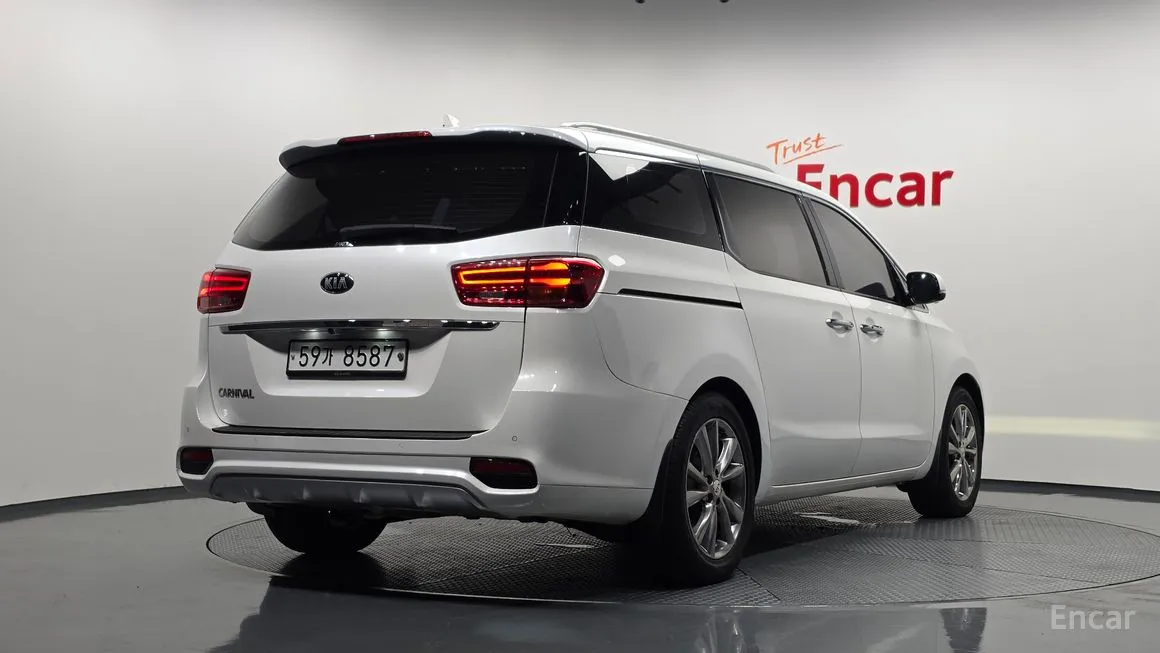 Kia Carnival