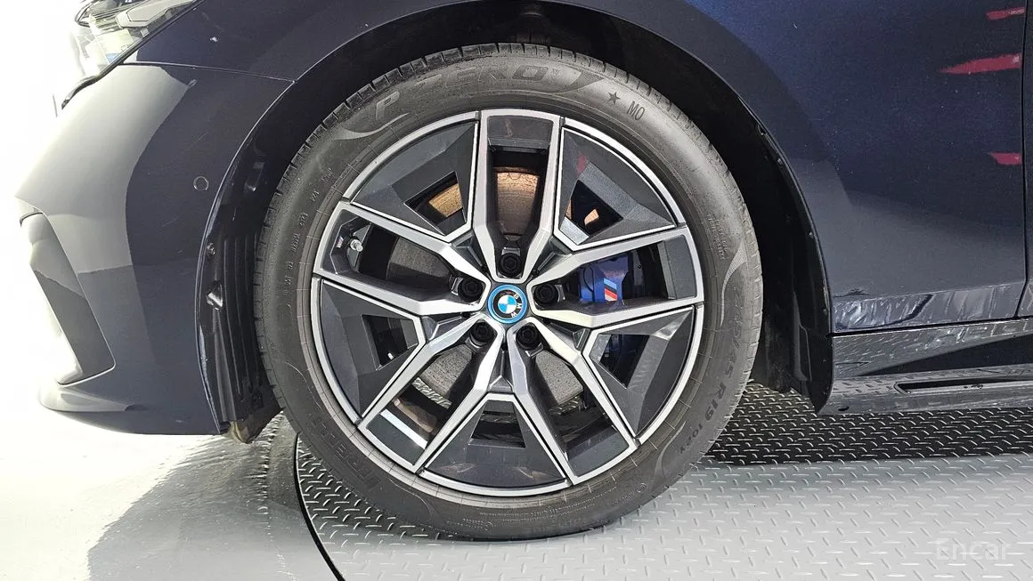 BMW i5