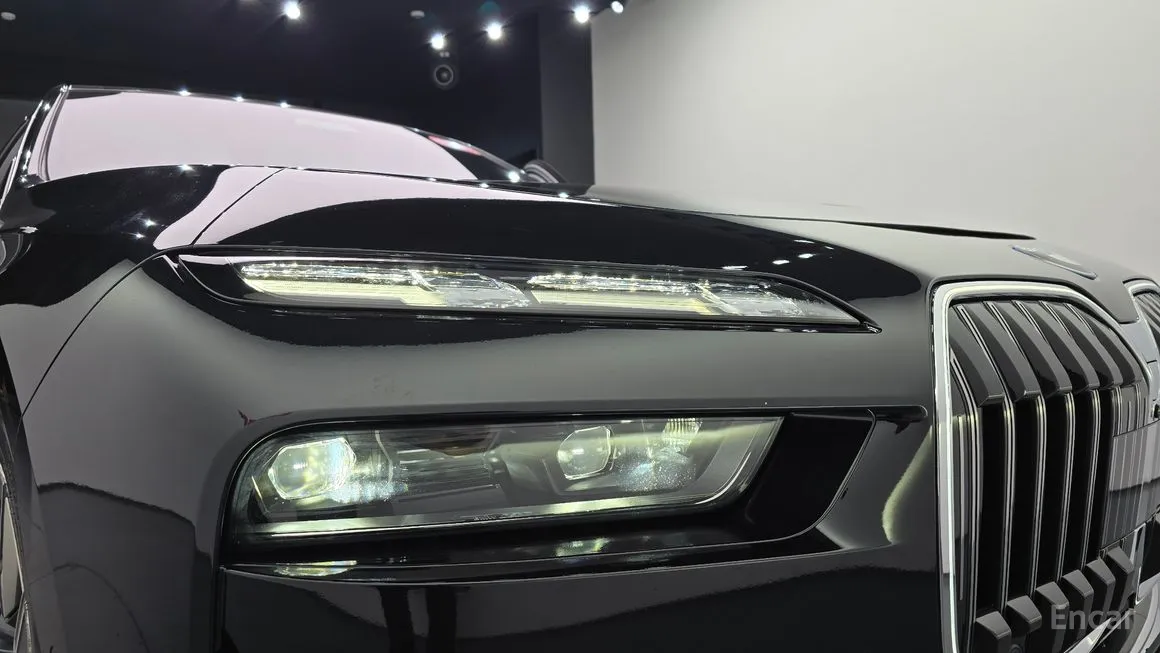 BMW i7