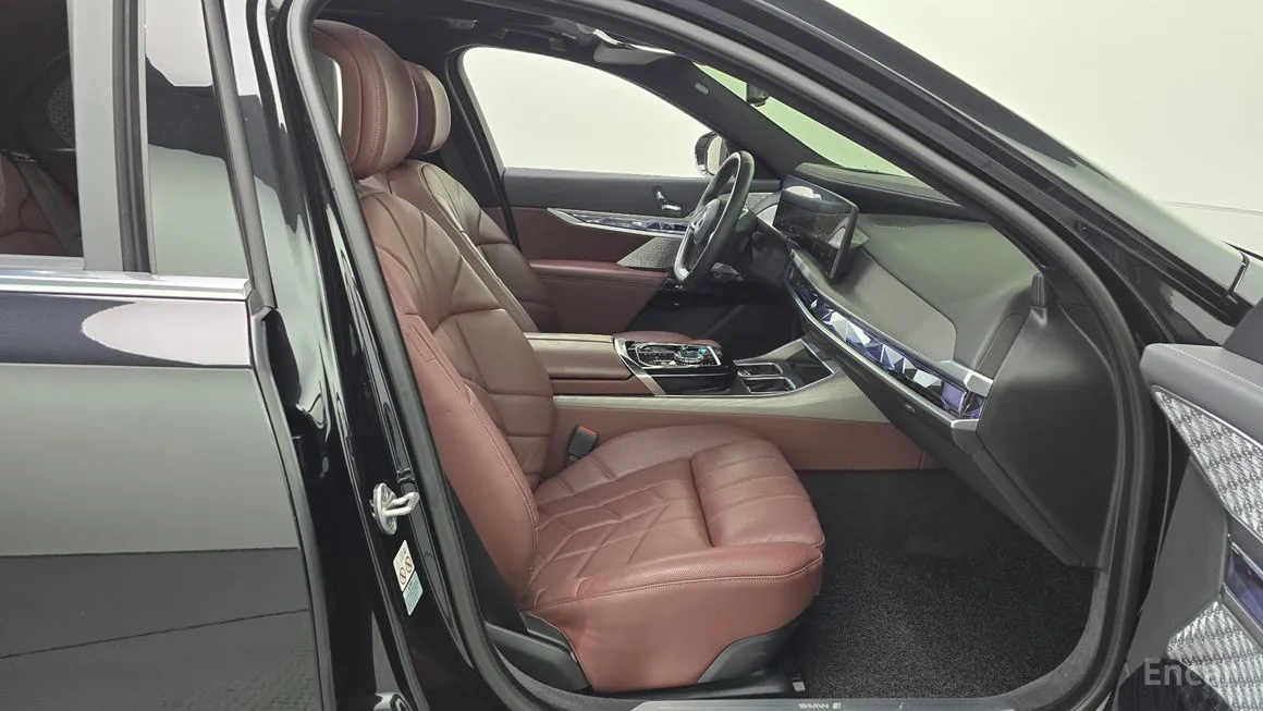 BMW i7