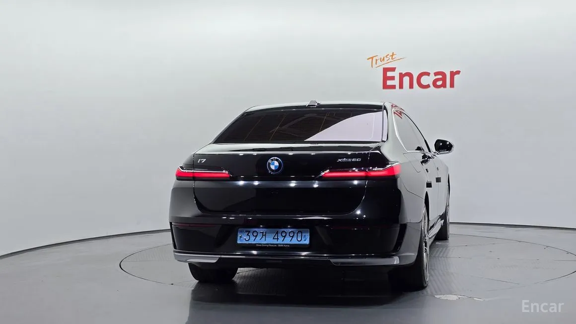 BMW i7