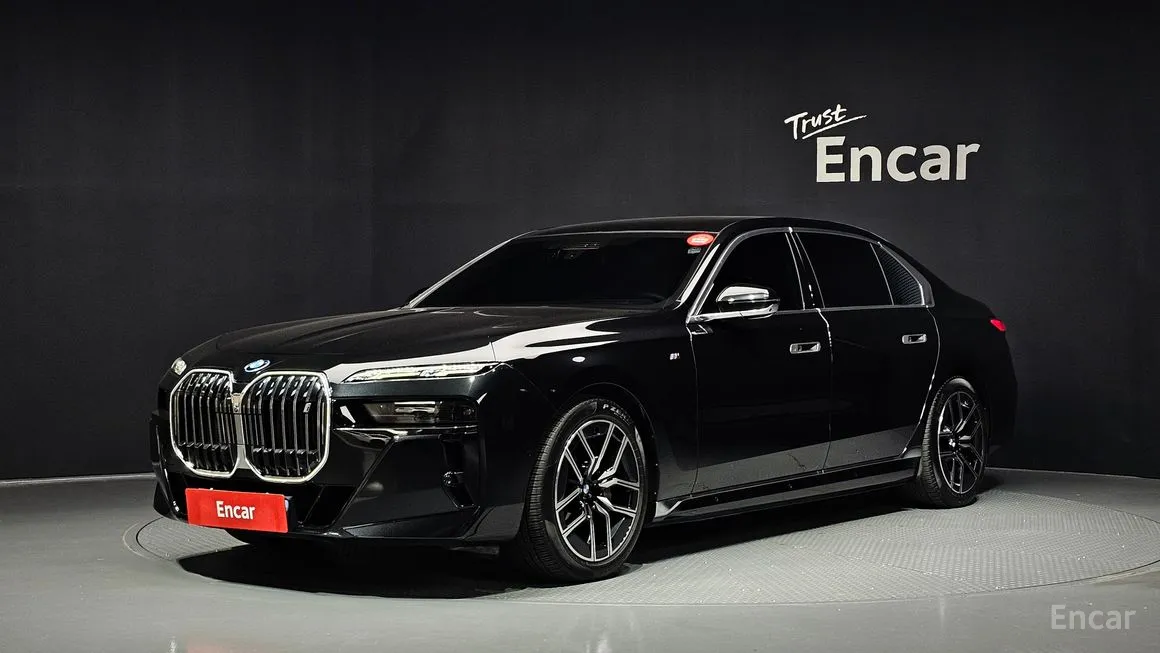 BMW i7