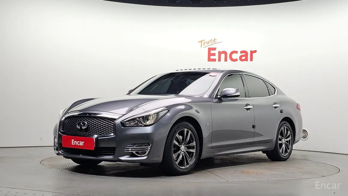 Infiniti Q70