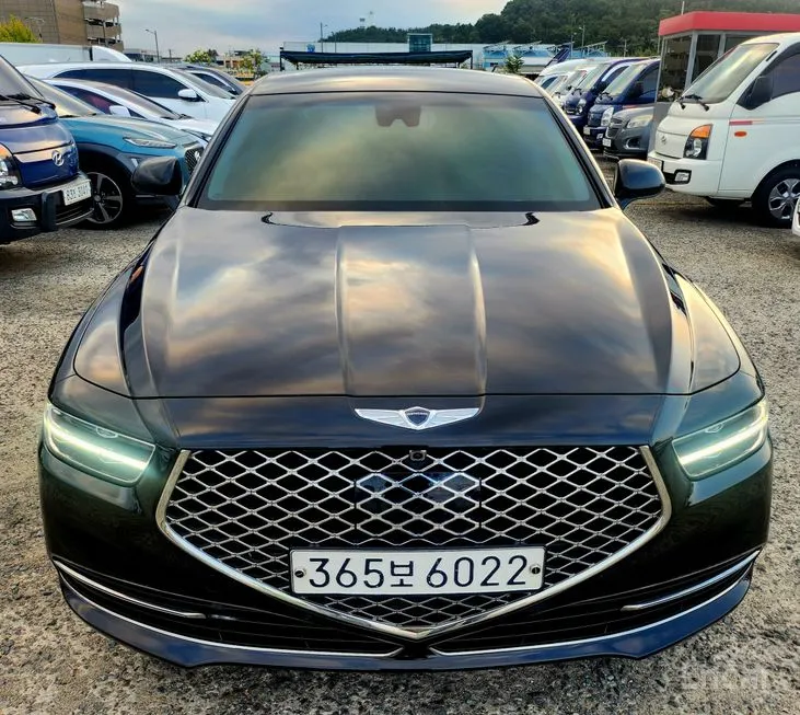 Genesis G90