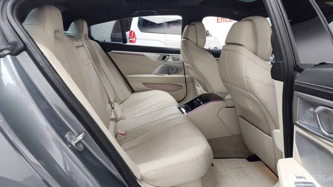 BMW 8-Series