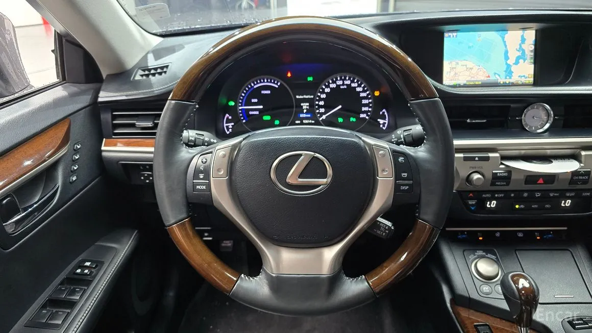 Lexus ES