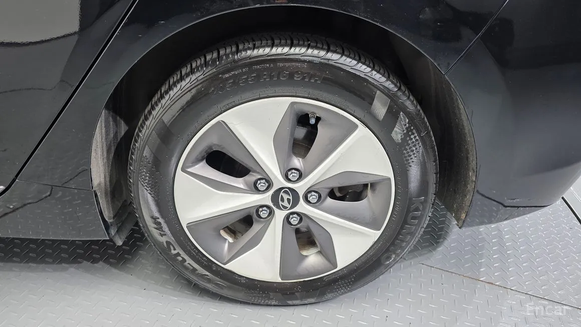 Hyundai Ioniq