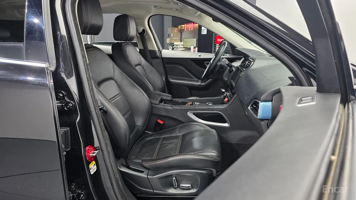 Jaguar F-PACE