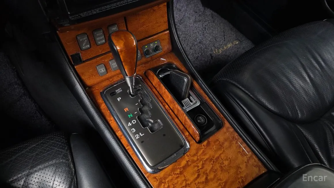 Lexus LS