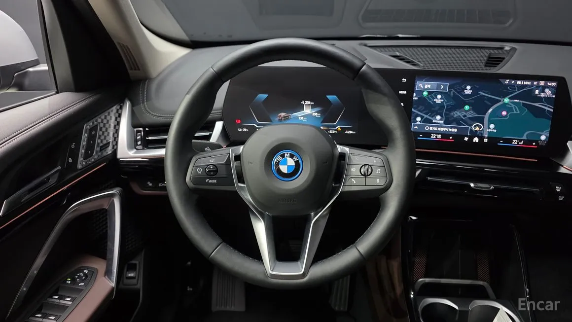 BMW iX1