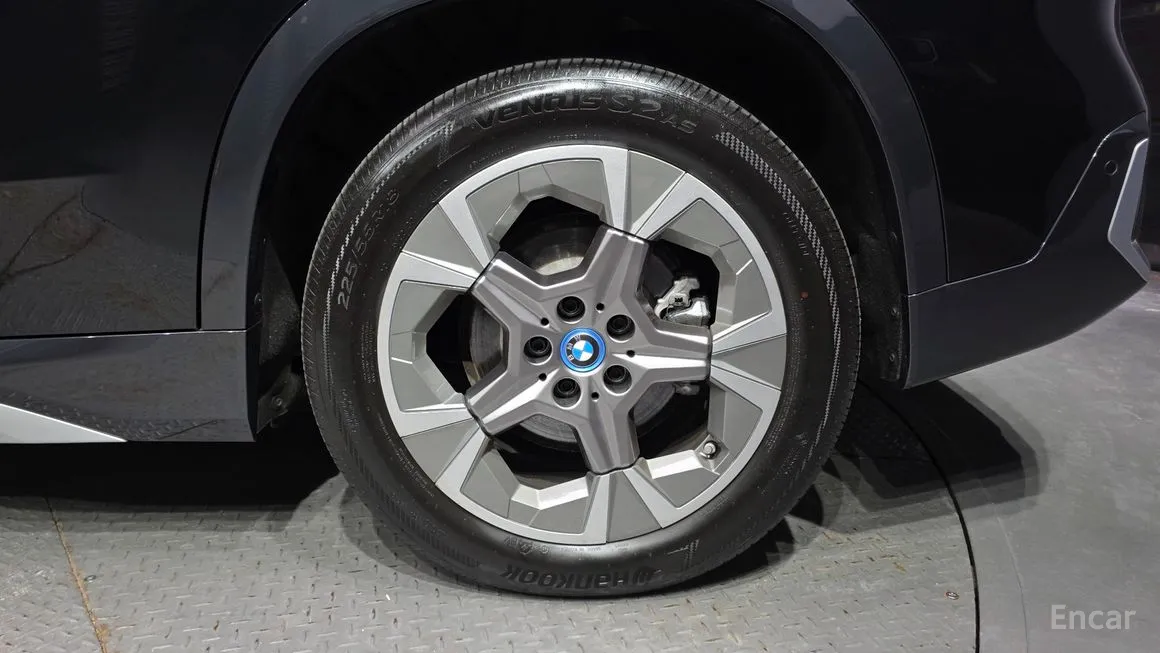 BMW iX1