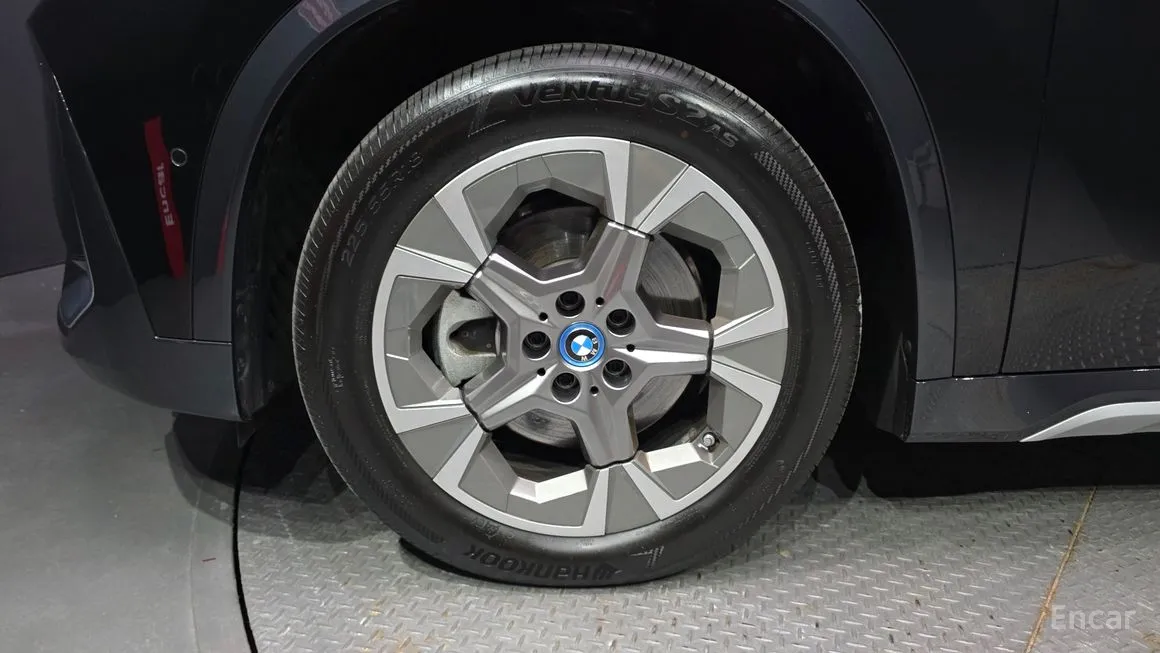 BMW iX1