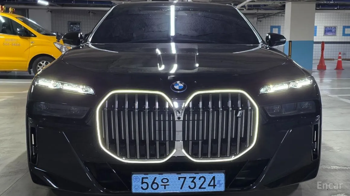 BMW i7