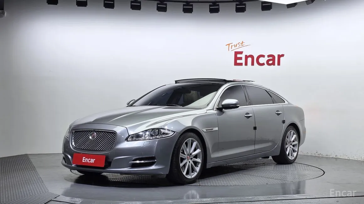 Jaguar XJ