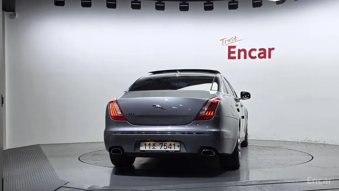Jaguar XJ