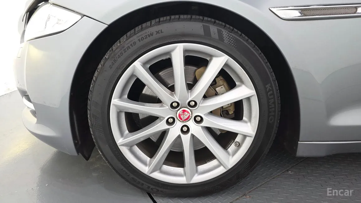 Jaguar XJ