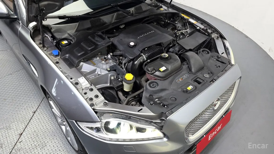 Jaguar XJ