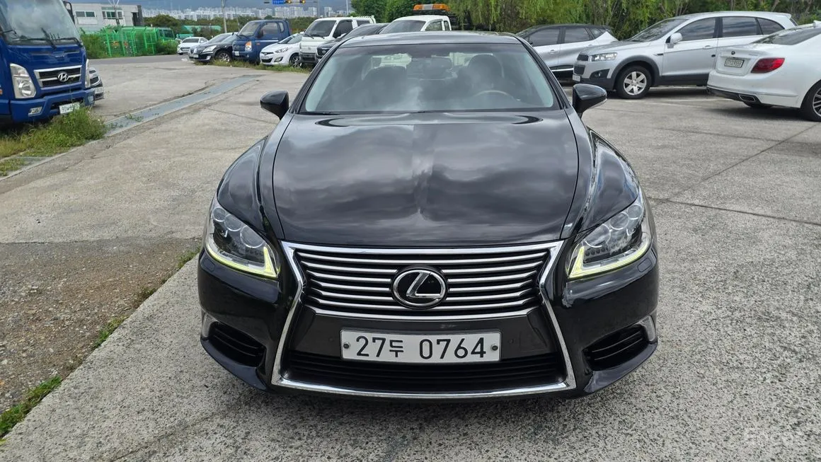 Lexus LS