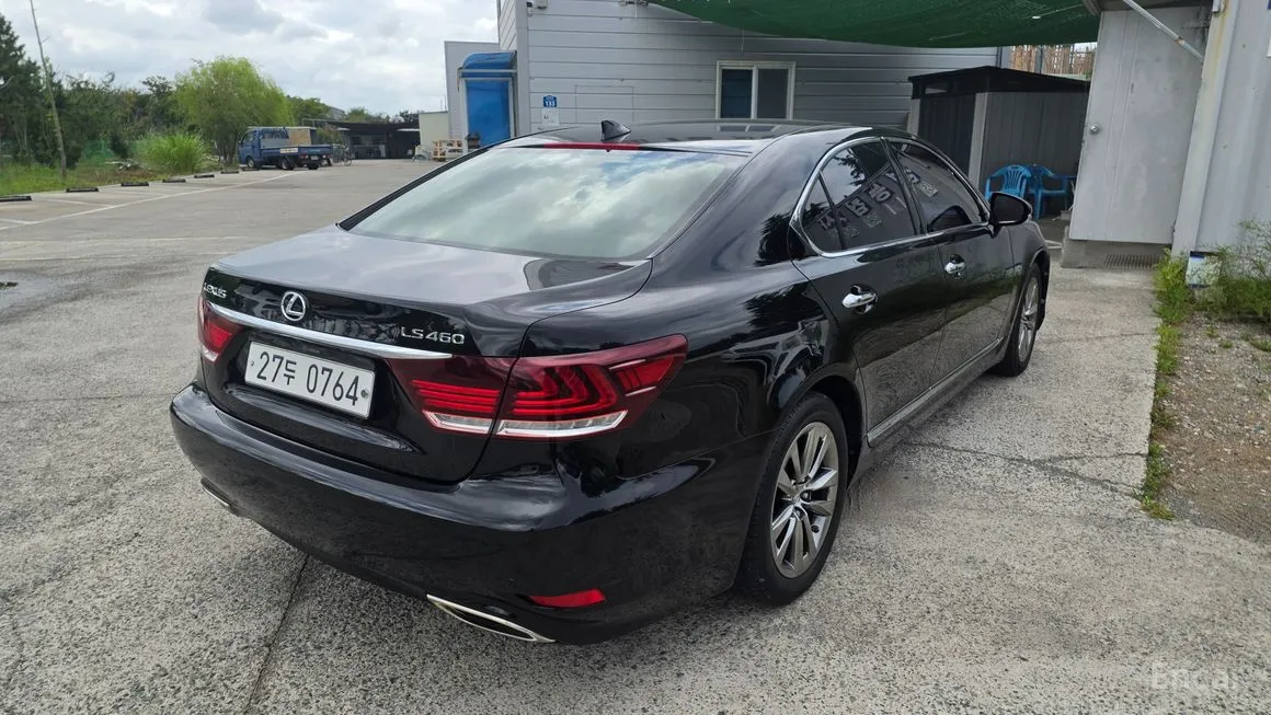 Lexus LS