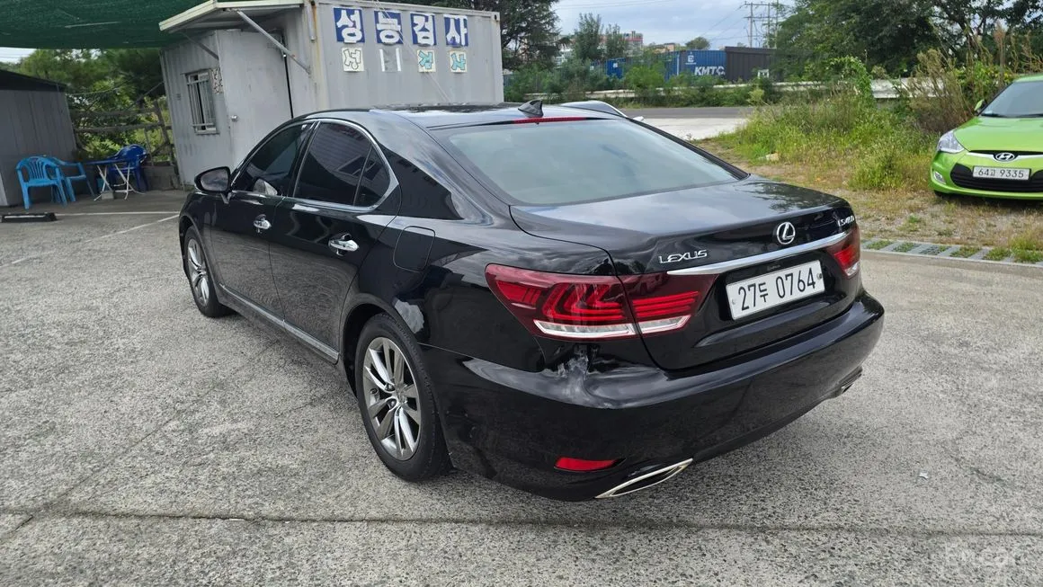 Lexus LS