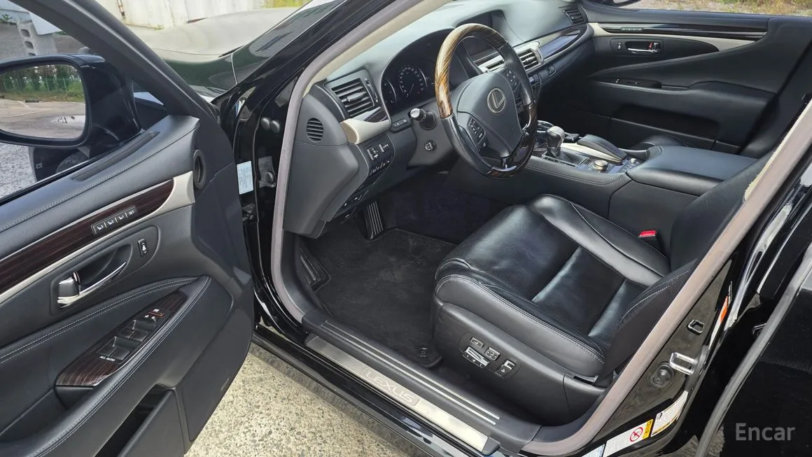 Lexus LS