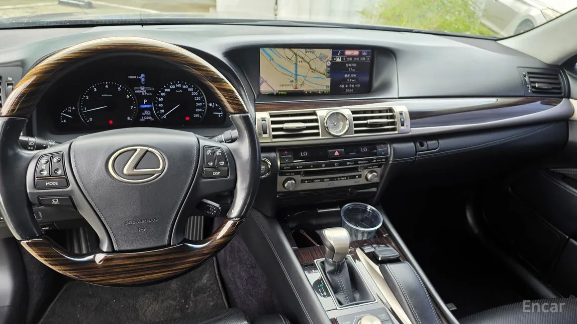 Lexus LS